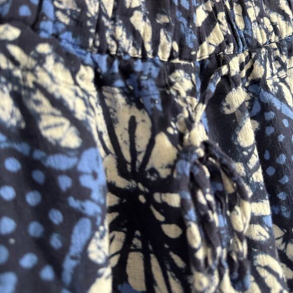 XIRENA | Blue Batik Print Cotton Gauze Draper Pants | Blue Petal | Size Large - Picture 4 of 5